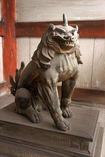a lion dog komainu in kyoto