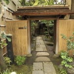 exterior-designs-home-designs-traditional-japanese-home-courtyard-by-andyserrano-on-deviant-art-with-bamboo-as-wall-and-stone-as-walk-way-collections-of-japanese-exterior-idea-924x613