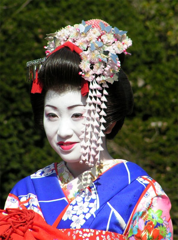 Hana-Kanzashi on a tourist maiko